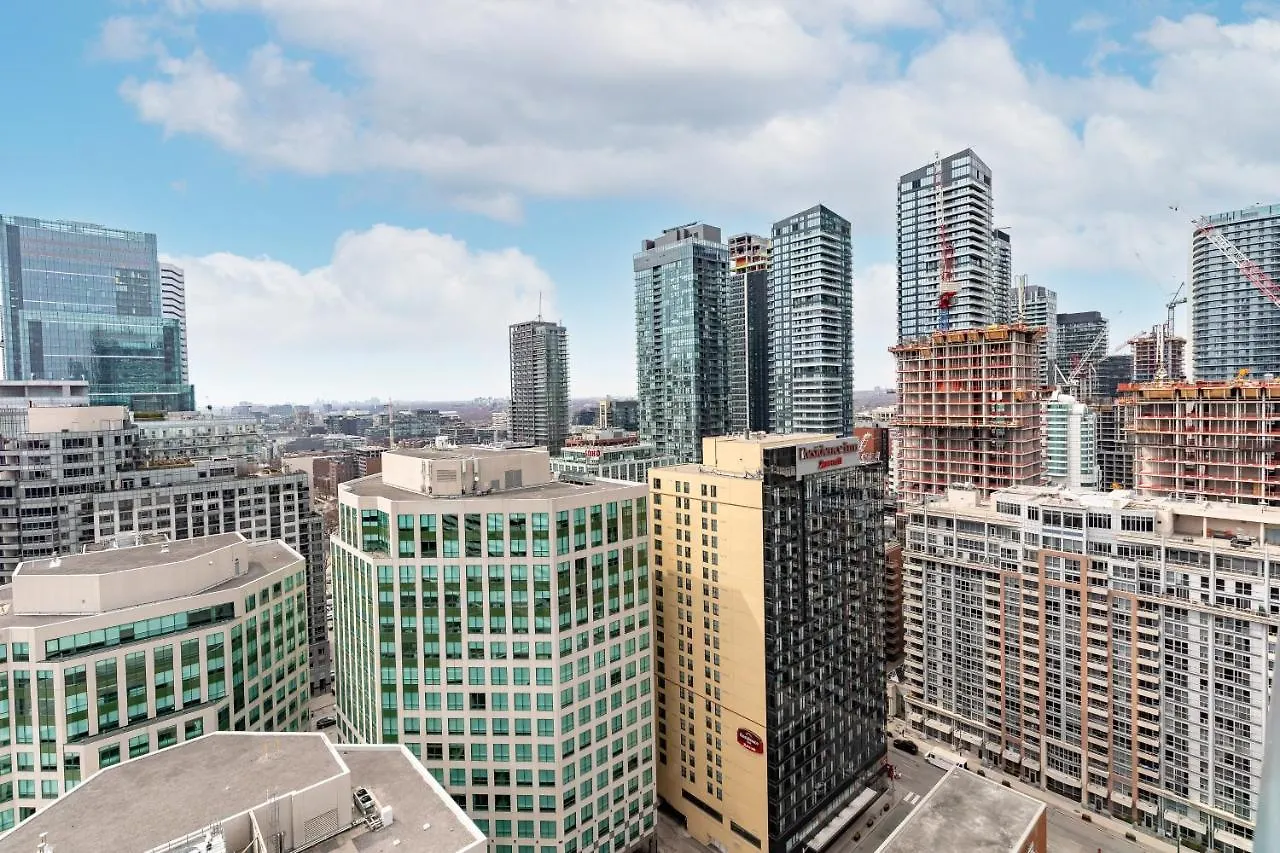 Centrally Located In The Heart Of Downtown Toronto Apartment
