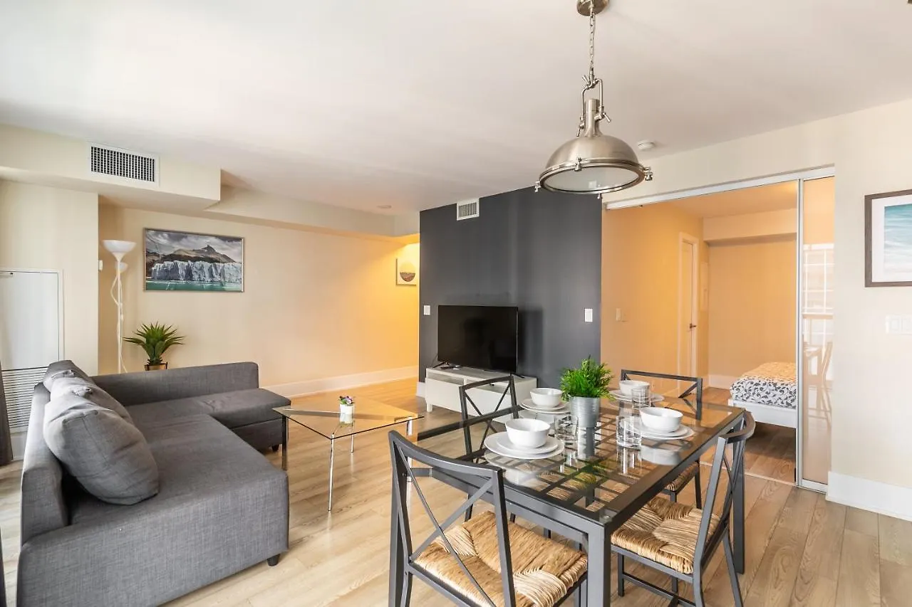 Centrally Located In The Heart Of Downtown Toronto Apartment 0*,