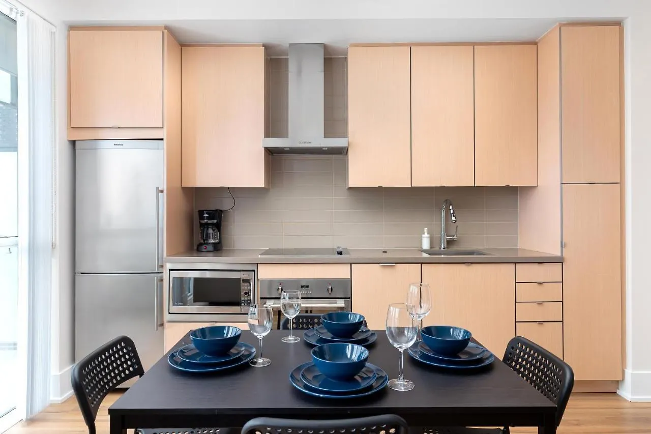 Centrally Located In The Heart Of Downtown Toronto Apartment